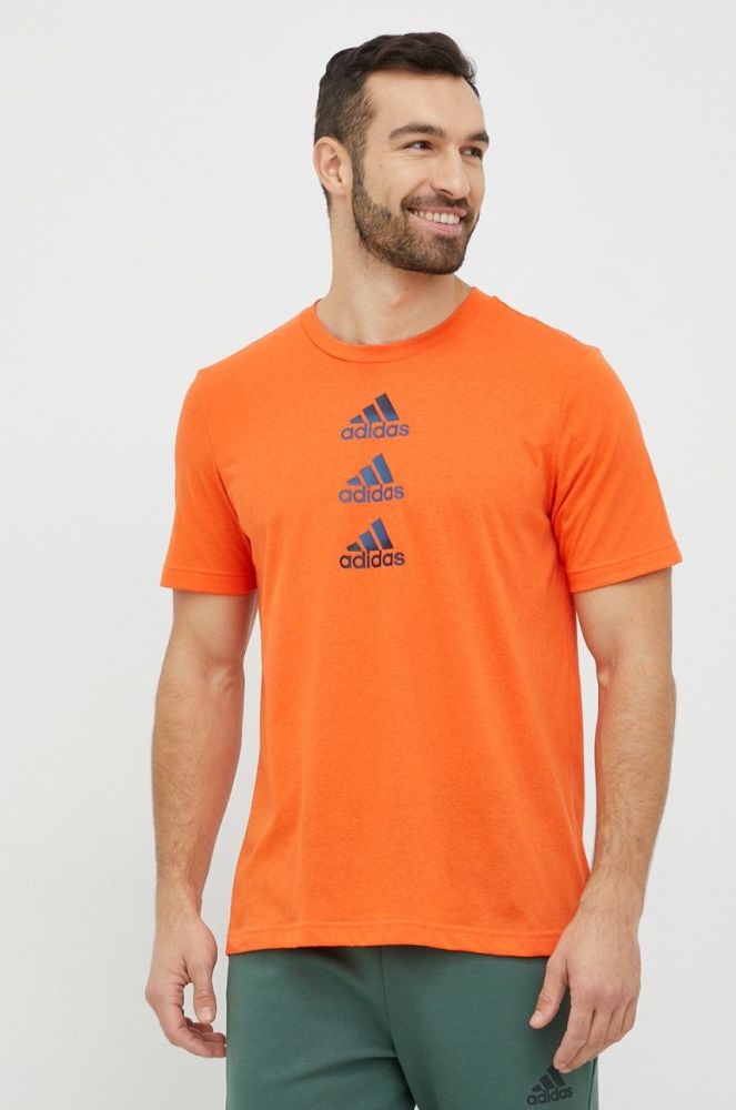 Тренувальна футболка adidas Performance Design to Move колір помаранчевий з принтом