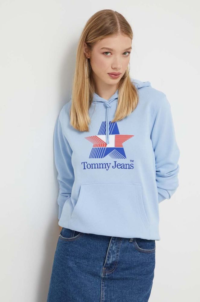 Бавовняна кофта Tommy Jeans жіноча з капюшоном з принтом колір блакитний (3590746)